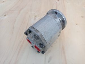 Jihostroj U40 hydraulic pump