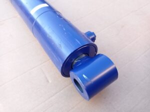 Hydraulický valec 80x40/900. Valec na vrtnú súpravu 80x40x900 opravený.