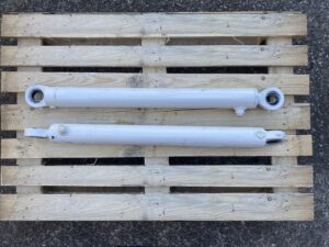 Hydraulický valec 63x36 - opravený. Použitie: šmykom riadený nakladač Novotný „BOBEK“ . Šmykový nakladač Bobek, Bobík. 
