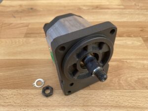Hydromotor na pneumatickú sejačku. Hydromotor na pohon ventilátora na pneumatickú sejačku. Použitie na sejačku: Pöttinger, Lemken, Väderstad, Accord. 