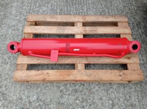 Hydraulický valec na Manitou. Hydraulický valec na čelný nakladač Manitou - opravený. Valec 150/70, 150x70.