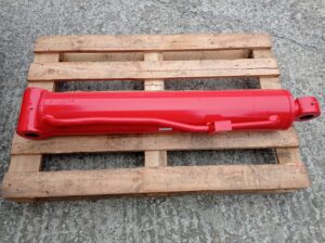 Hydraulický valec na Manitou. Hydraulický valec na čelný nakladač Manitou - opravený. Valec 150/70, 150x70.