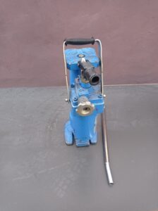 Hyhydraulický zdvihák dielenský - opravený.

Hydraulické zdvihové zariadenie na zdvíhanie ťažkých strojov a iných bremien. Použitie v akejkoľvek polohe. Zdvíhanie pomocou ručného čerpadla. S rukoväťou pre prenášanie. Vstavaný obmedzovač zdvihu. Veľká základná doska pre vysokú stabilitu. Nosnosť 10 ton. 